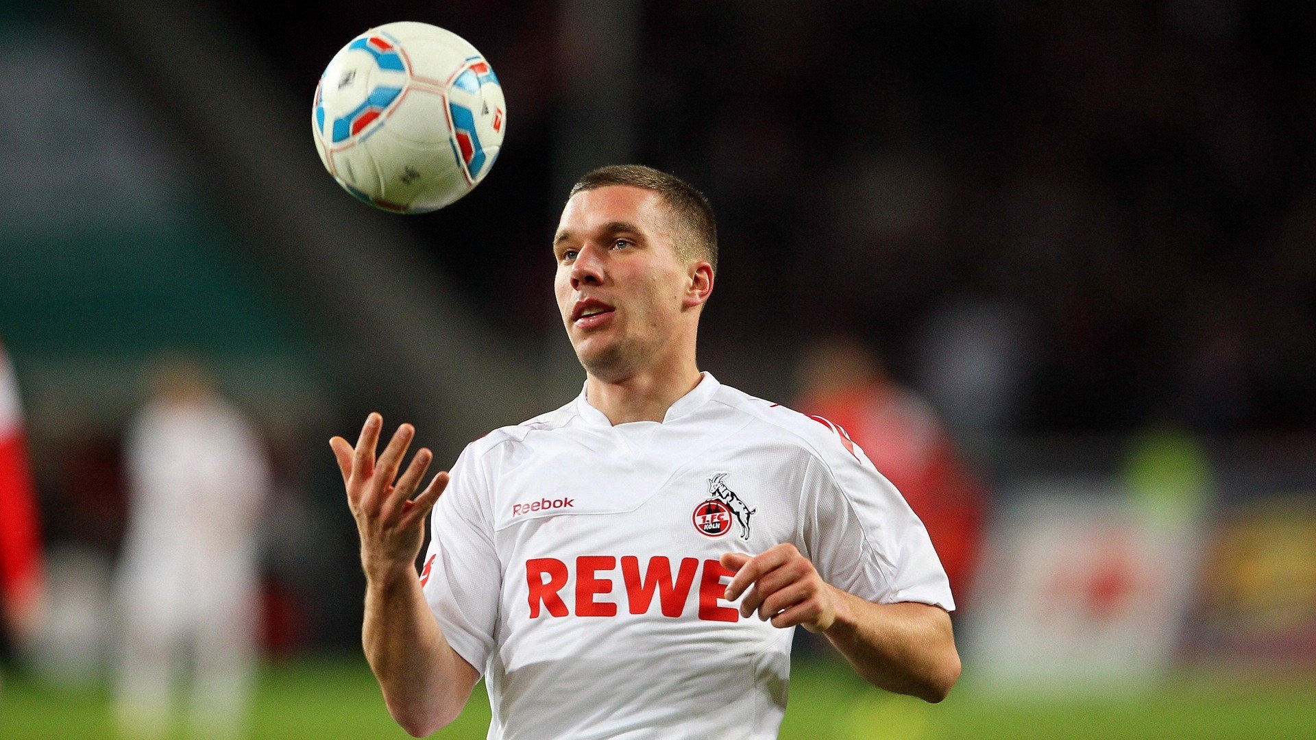 国内外足球赛事裁判员交流培训,提升执法水平,足球裁判培训的意义