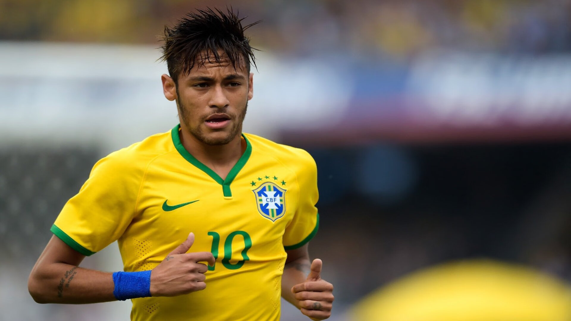 足球明星在国际慈善晚宴上共同呼吁环保行动,足球明星参加中国综艺